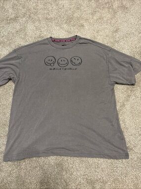 SmileyWorld Men Women Unisex Gray Graphic Tee Skateboard Cotton Logo Relaxed Med